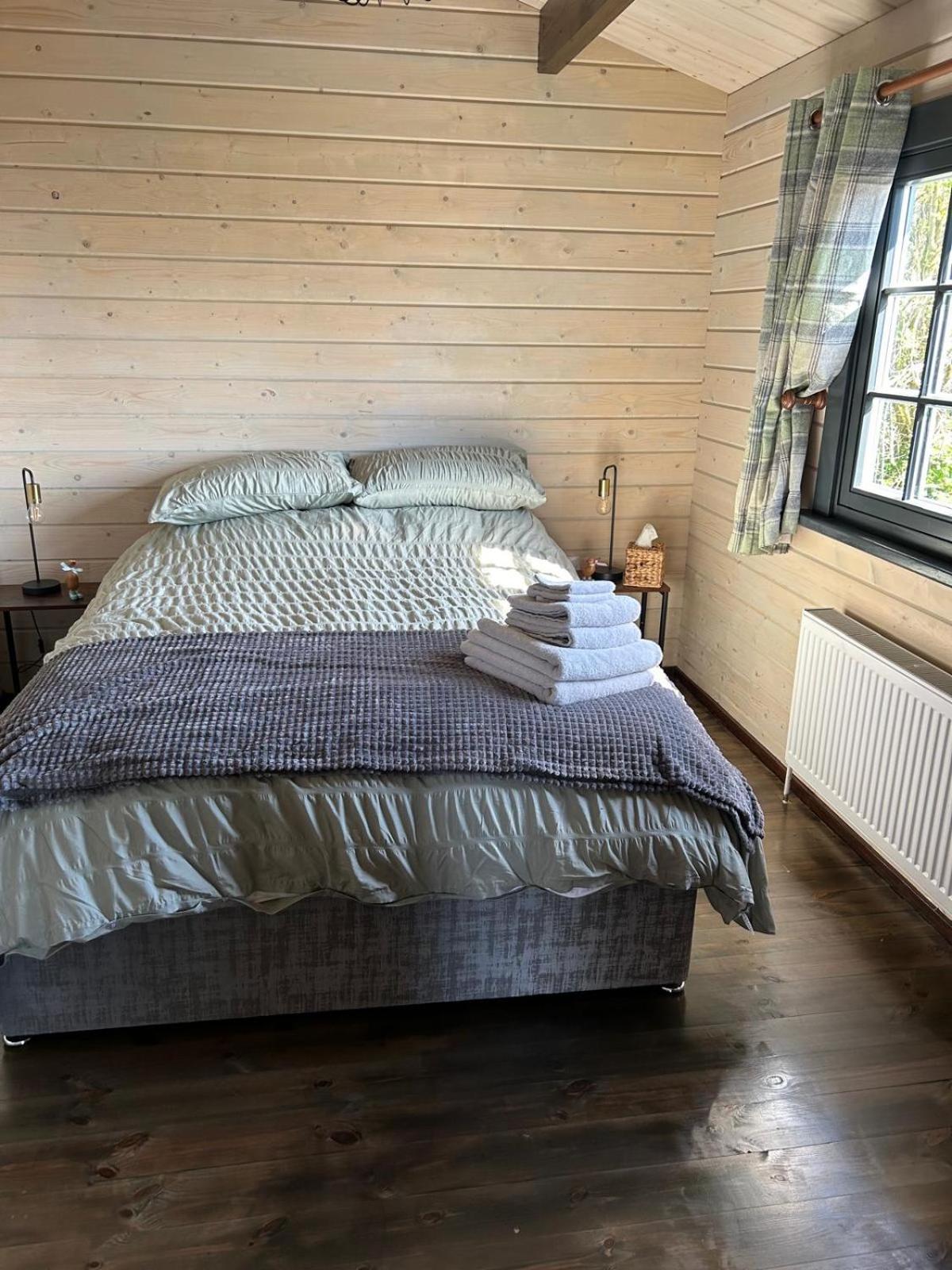Little Rock Retreat Log Cabin With Hot Tub Castletown Gheoghegan Экстерьер фото